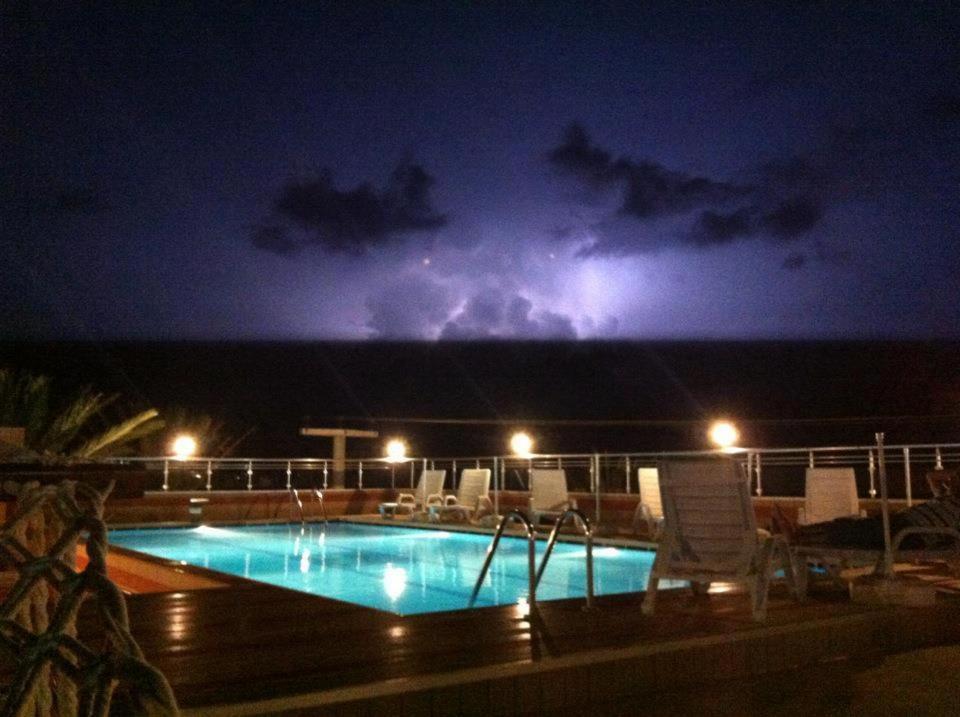 Zeus Hotel Ташуджу Экстерьер фото